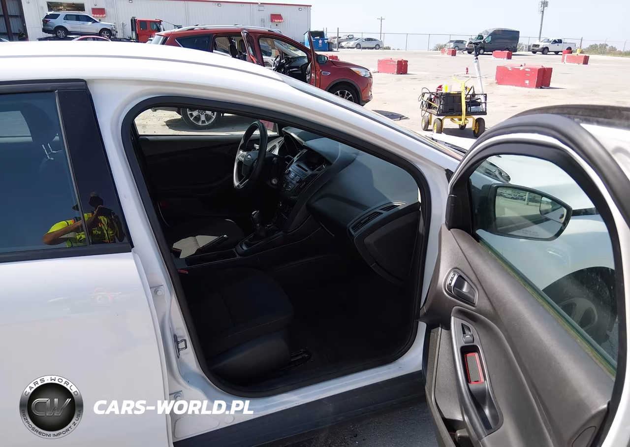 2016 Ford Focus S VIN:1FADP3E29GL220079 - 5