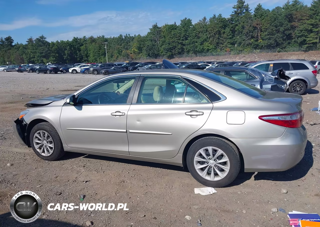 2016 Toyota Camry Le VIN:4T4BF1FK1GR584659 - 14