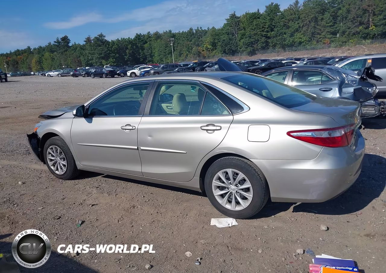 2016 Toyota Camry Le VIN:4T4BF1FK1GR584659 - 3