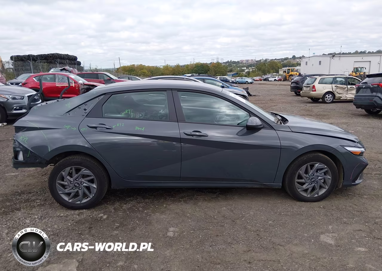 2026 Hyundai Elantra Hybrid Blue VIN:KMHLM4DJ0TU206102 - 12
