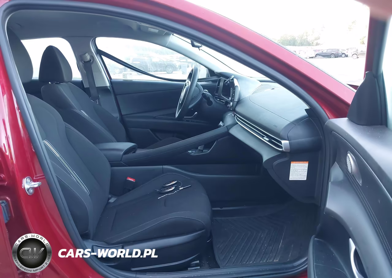 2026 Hyundai Elantra Hybrid Blue VIN:KMHLM4DJ0TU183033 - 5