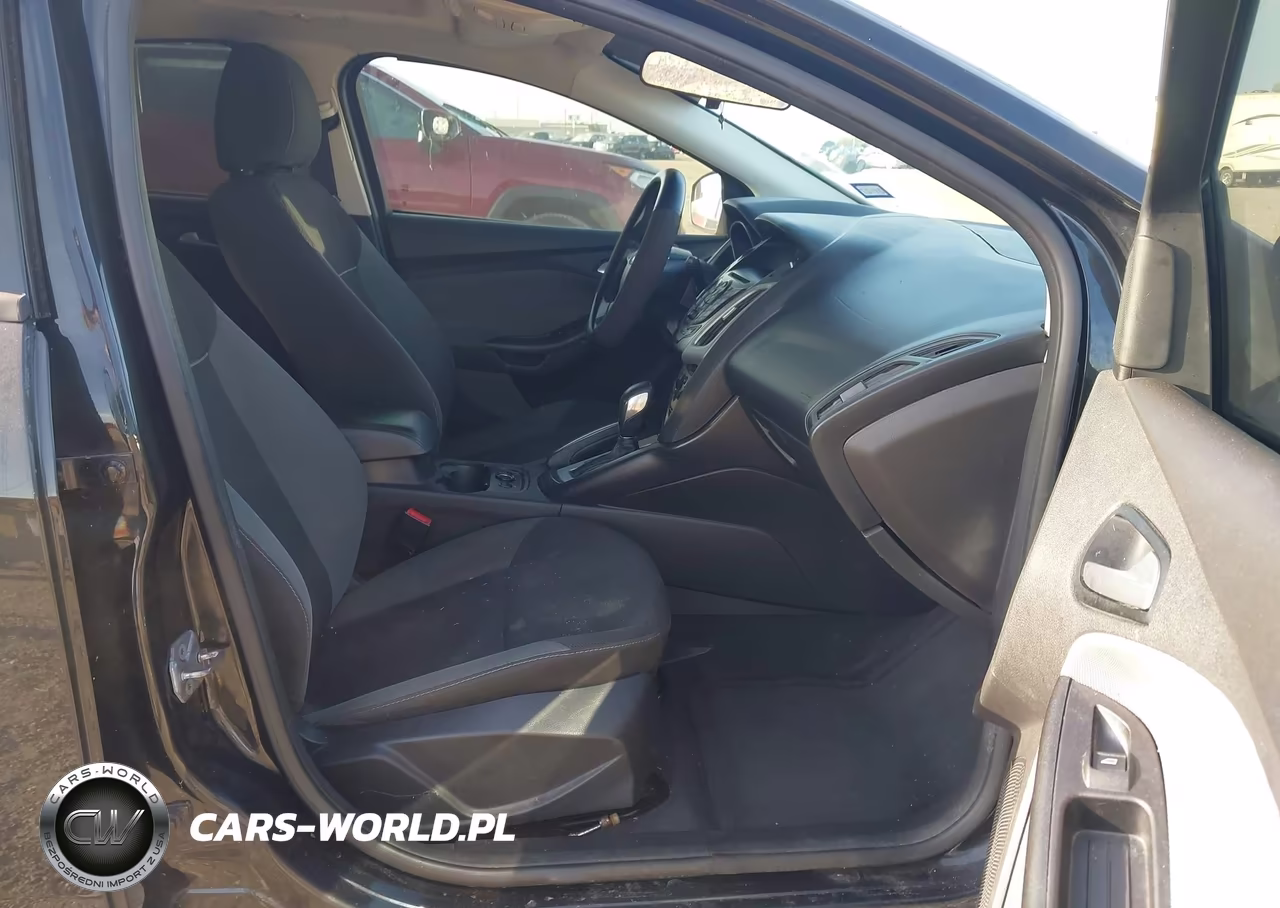 2014 Ford Focus Se VIN:1FADP3K2XEL130814 - 5