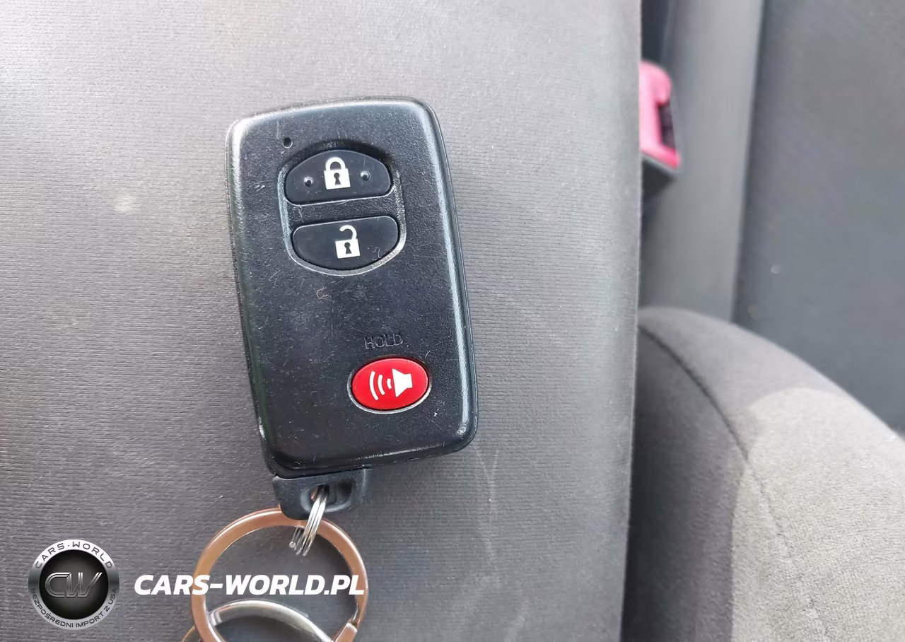 2011 Toyota Prius Two VIN:JTDKN3DU6B0276582 - 11