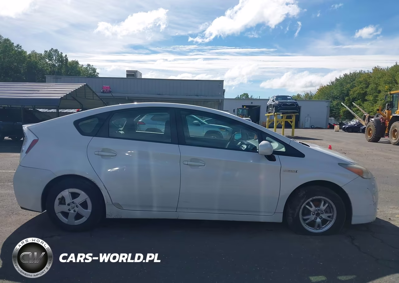 2011 Toyota Prius Two VIN:JTDKN3DU6B0276582 - 13