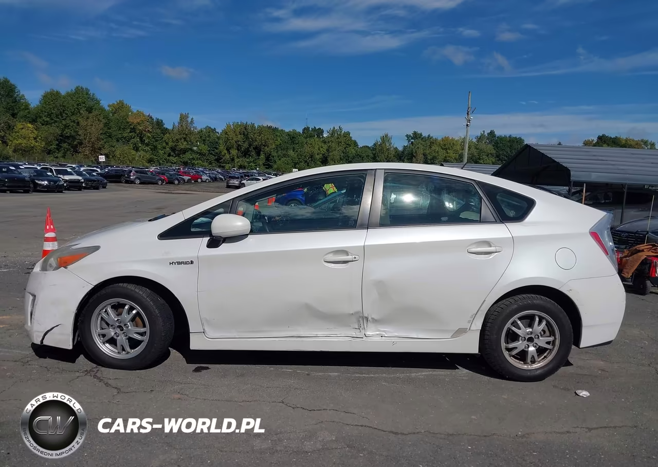 2011 Toyota Prius Two VIN:JTDKN3DU6B0276582 - 14
