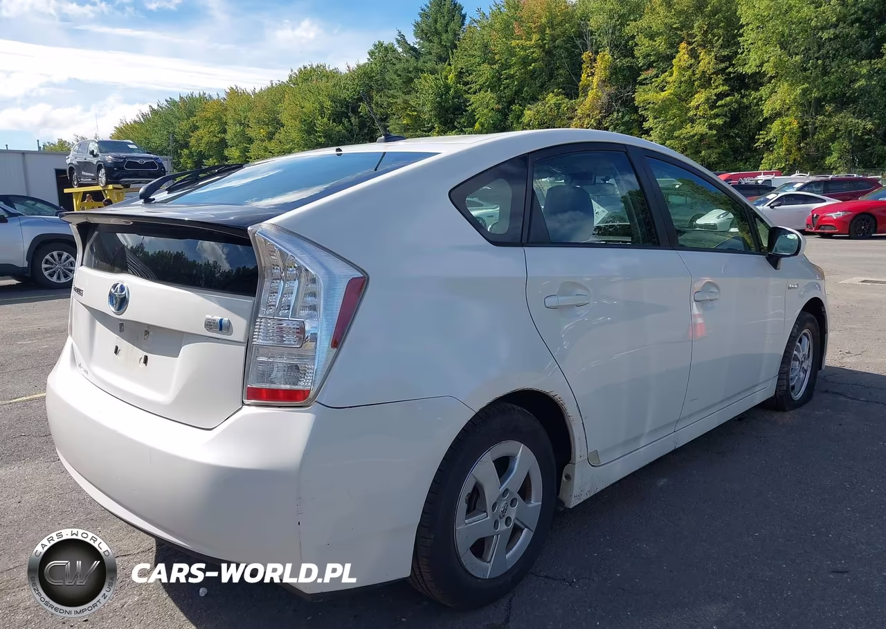 2011 Toyota Prius Two VIN:JTDKN3DU6B0276582 - 4