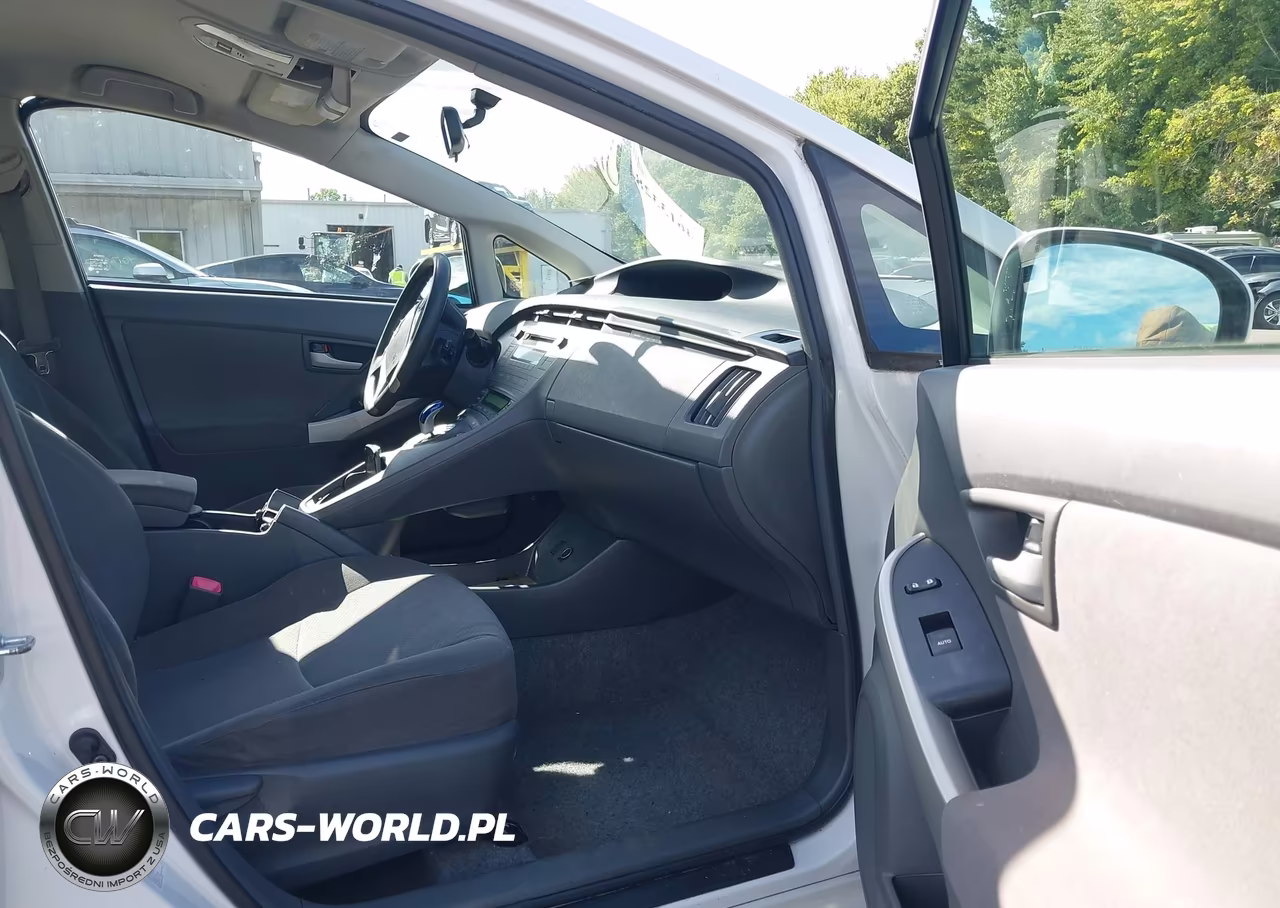 2011 Toyota Prius Two VIN:JTDKN3DU6B0276582 - 5