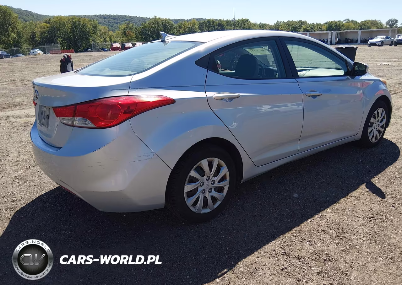 2011 Hyundai Elantra Gls VIN:5NPDH4AE5BH041807 - 4