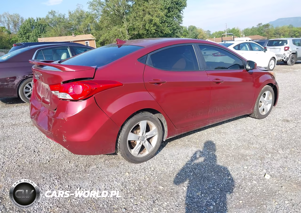 2013 Hyundai Elantra Gls VIN:5NPDH4AE0DH406641 - 4