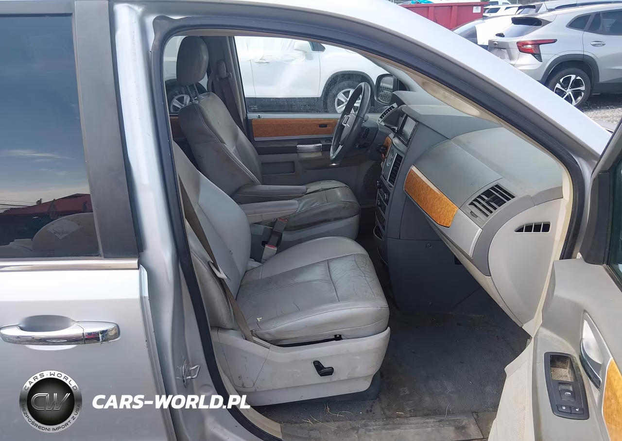2010 Chrysler Town & Country Limited VIN:2A4RR6DX6AR124007 - 5