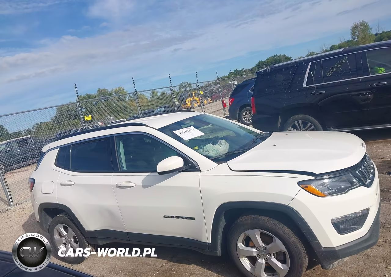 2018 Jeep Compass Latitude 4X4 VIN:3C4NJDBB0JT373505 - 13