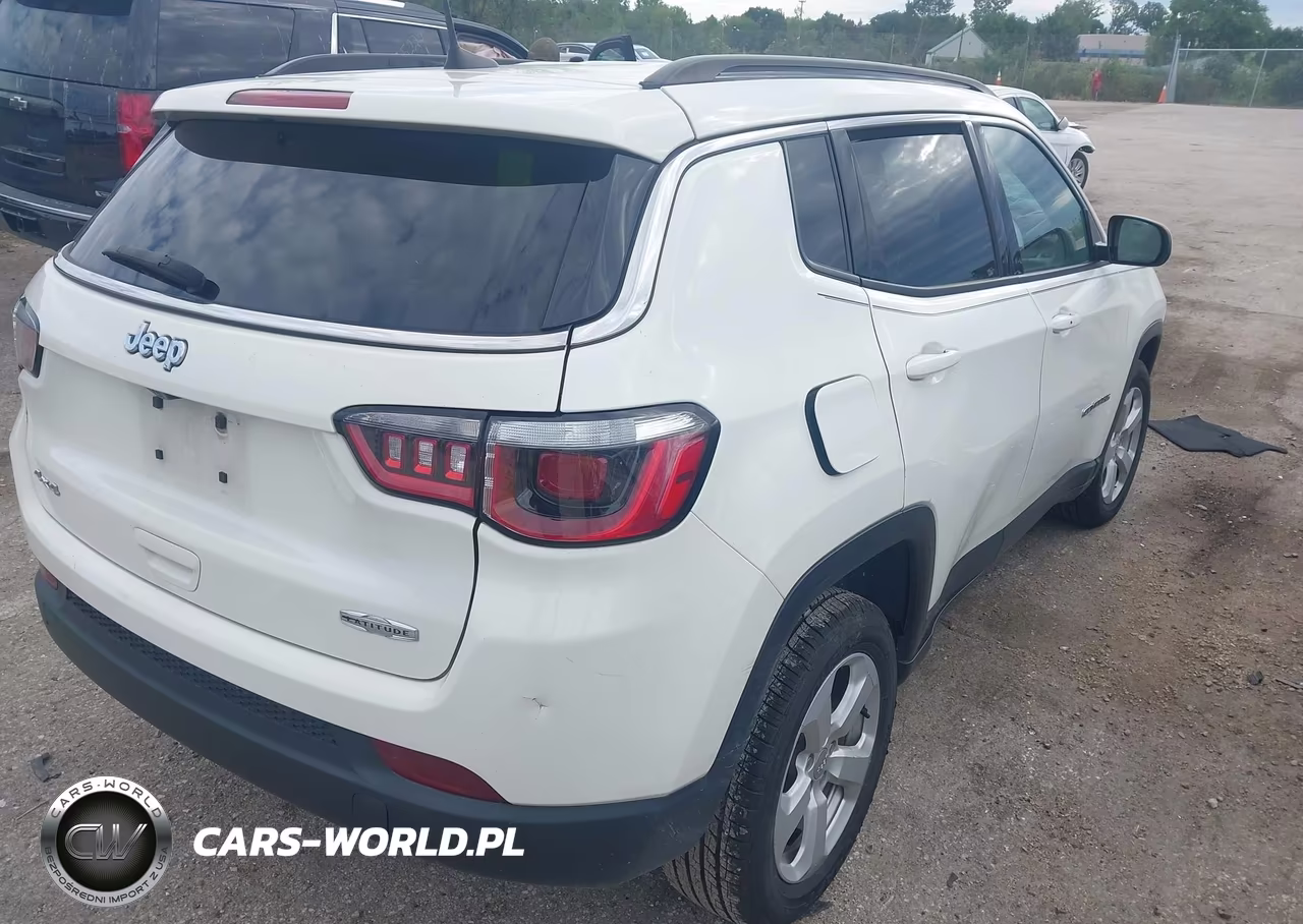 2018 Jeep Compass Latitude 4X4 VIN:3C4NJDBB0JT373505 - 4