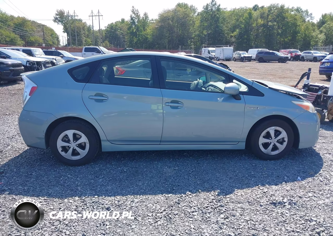 2013 Toyota Prius Two VIN:JTDKN3DU2D5592714 - 13