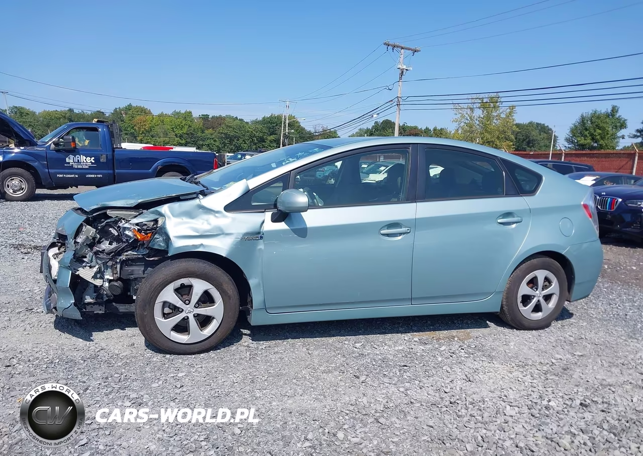 2013 Toyota Prius Two VIN:JTDKN3DU2D5592714 - 14