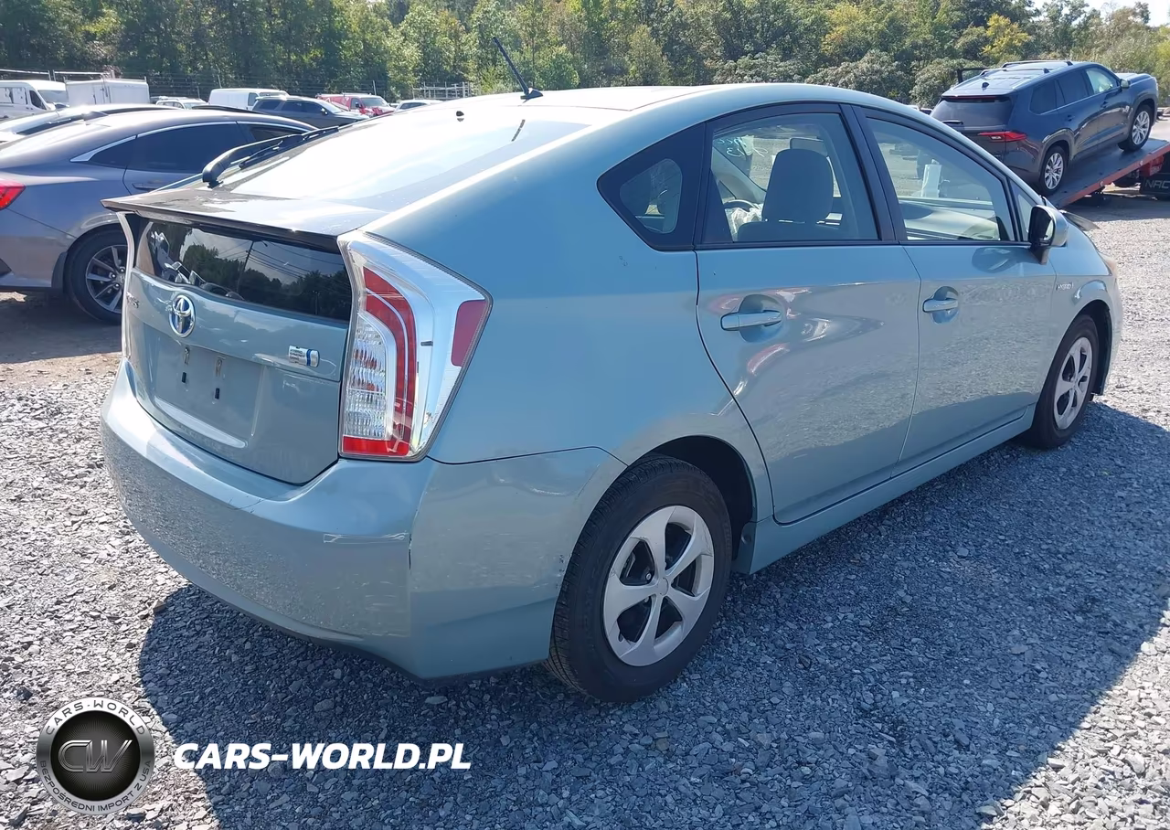 2013 Toyota Prius Two VIN:JTDKN3DU2D5592714 - 4
