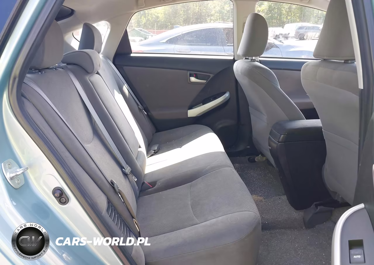 2013 Toyota Prius Two VIN:JTDKN3DU2D5592714 - 8