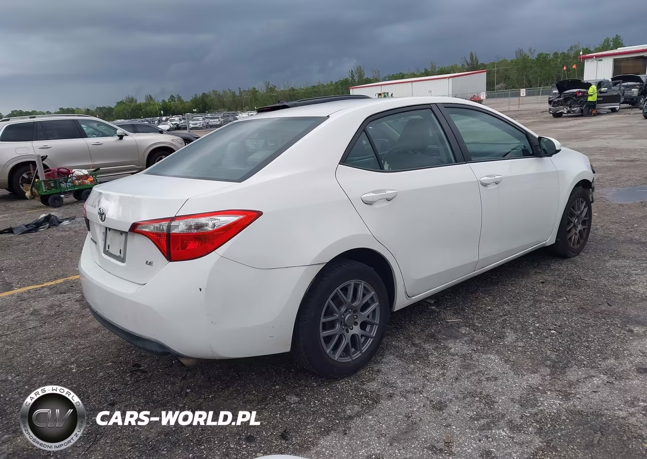2016 Toyota Corolla Le VIN:2T1BURHE8GC527530 - 4