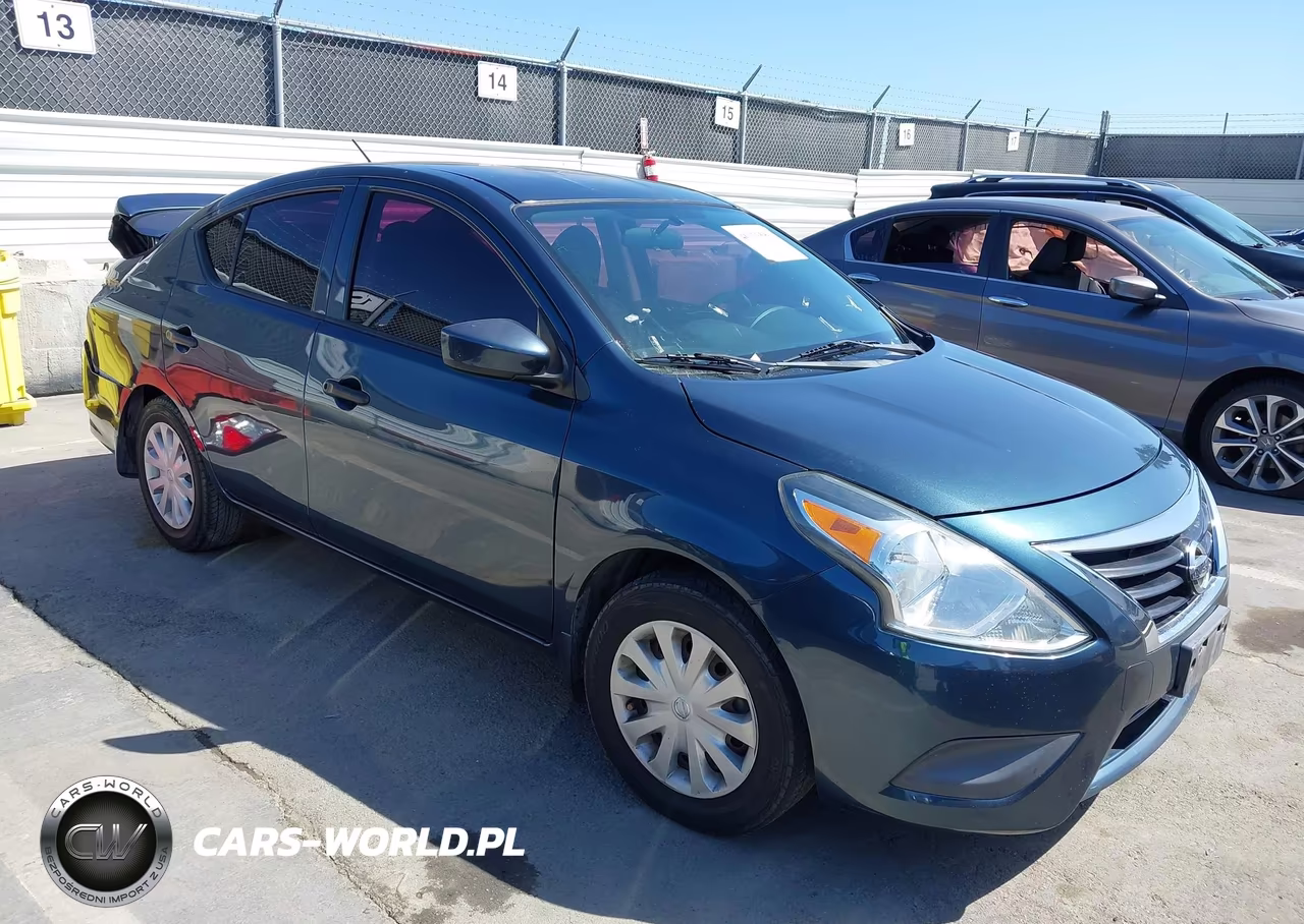 2017 Nissan Versa 1.6 S+