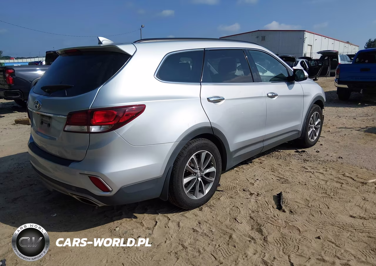 2018 Hyundai Santa Fe Se VIN:KM8SN4HF6JU282967 - 4