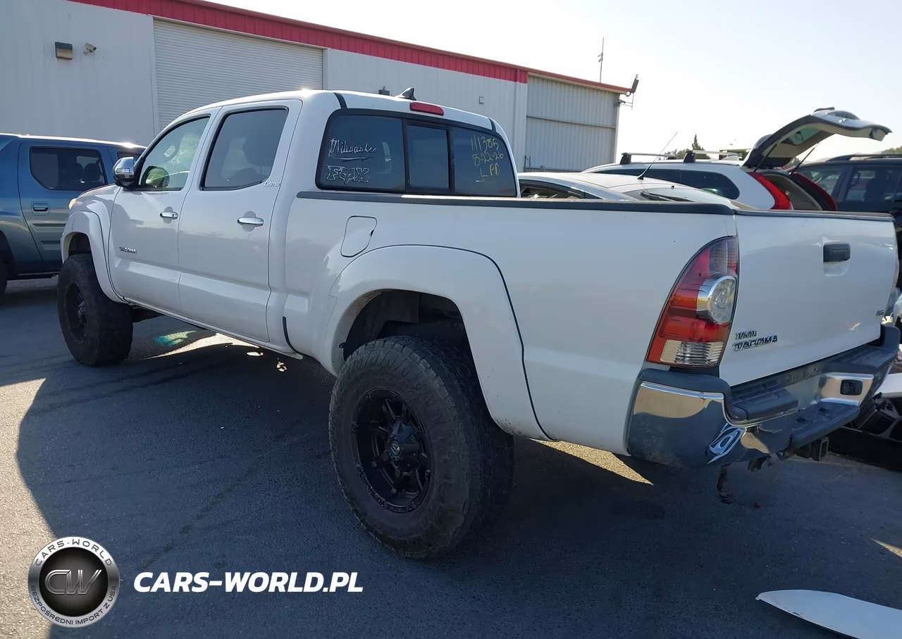 2013 Toyota Tacoma Base V6 VIN:5TFMU4FNXDX015523 - 3
