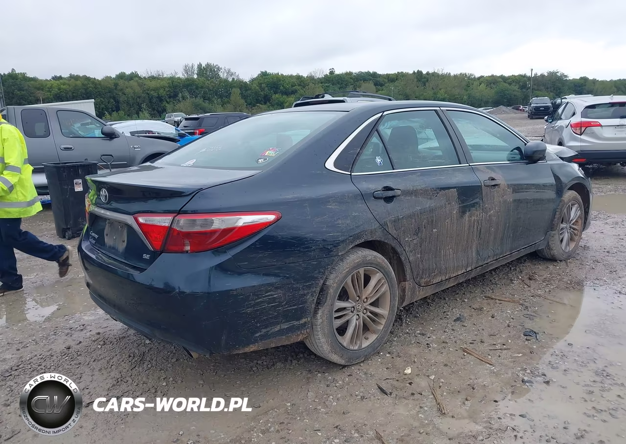 2017 Toyota Camry Se VIN:4T1BF1FK2HU747556 - 4