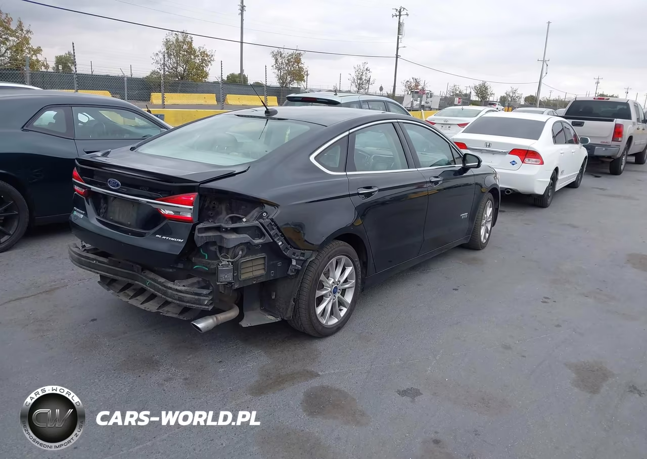 2017 Ford Fusion Energi Platinum VIN:3FA6P0SU2HR350933 - 4
