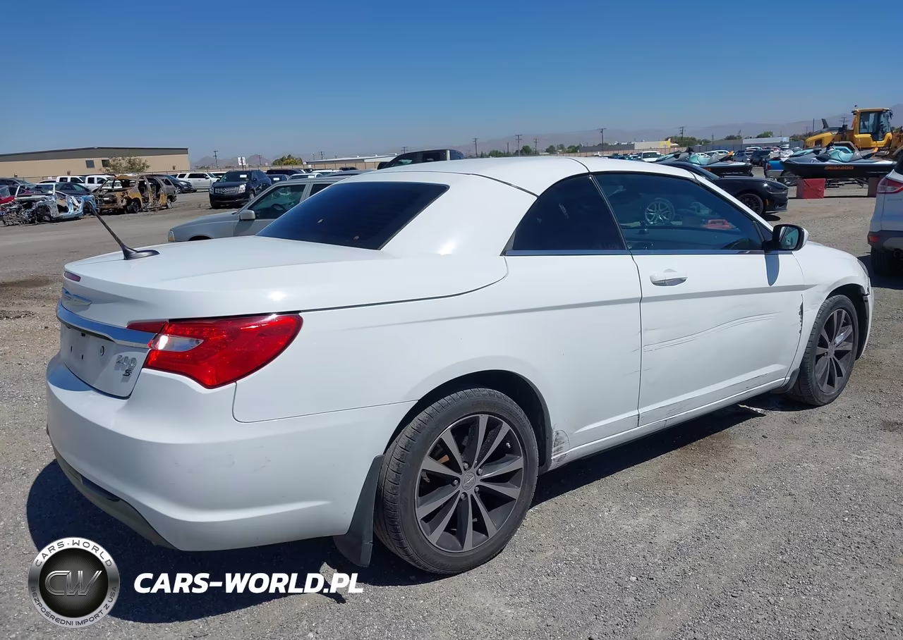 2013 Chrysler 200 S VIN:1C3BCBGG7DN738440 - 4