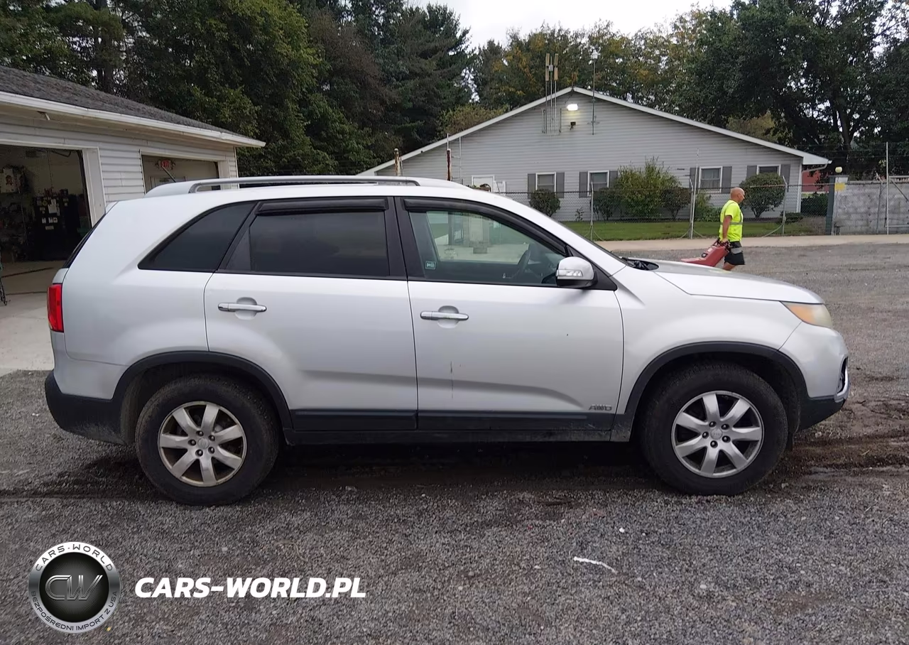 2011 Kia Sorento Lx VIN:5XYKTCA18BG182407 - 13
