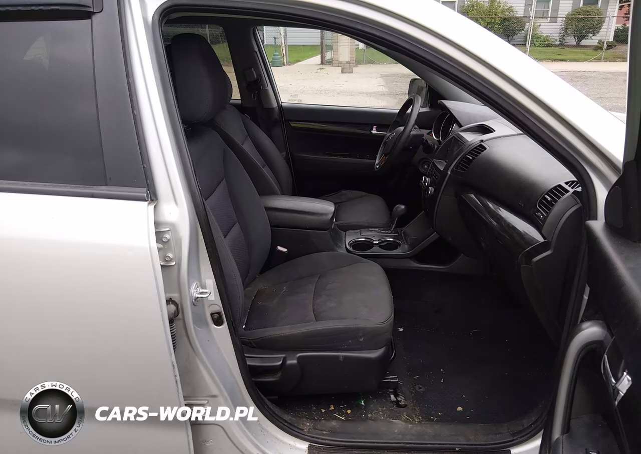 2011 Kia Sorento Lx VIN:5XYKTCA18BG182407 - 5