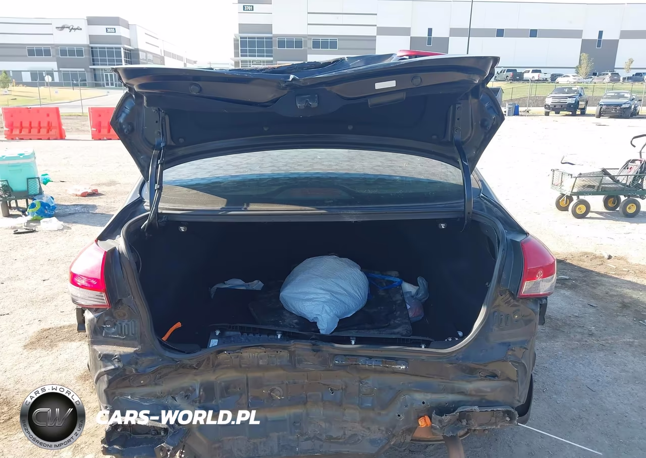 2018 Kia Forte Lx VIN:3KPFK4A74JE239051 - 16