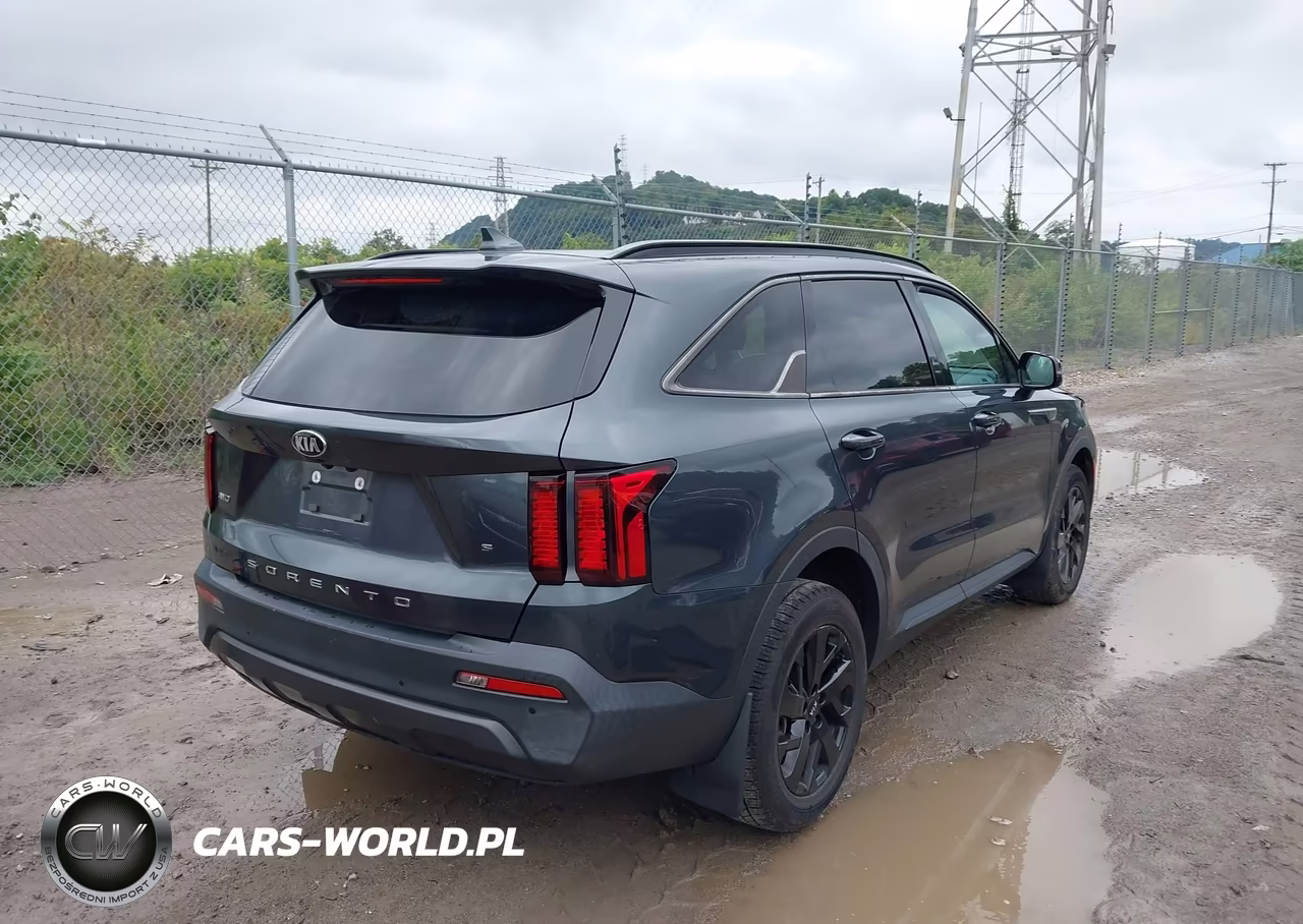 2021 Kia Sorento S VIN:5XYRLDLC7MG003215 - 4