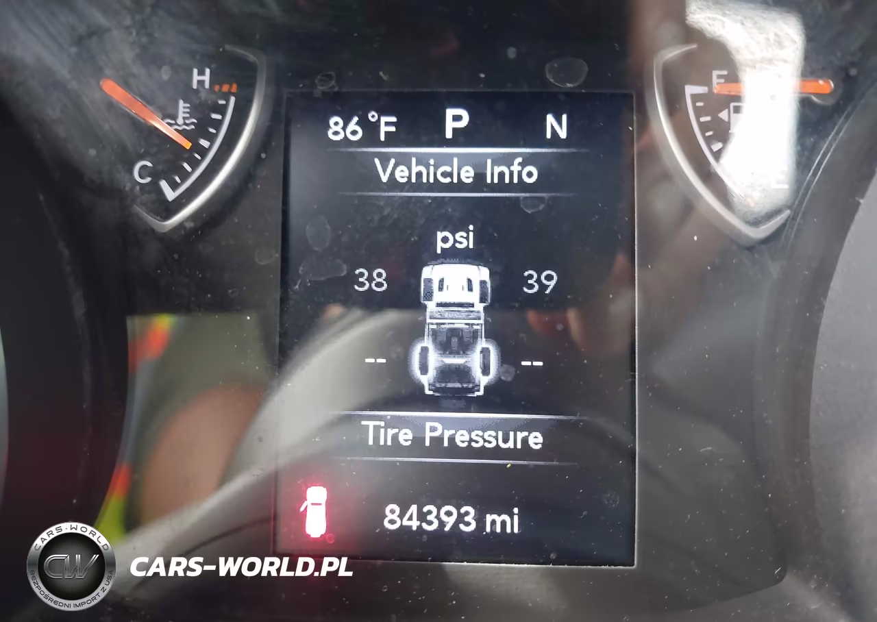 2018 Jeep Wrangler Unlimited Sport 4X4 VIN:1C4HJXDN1JW203735 - 15