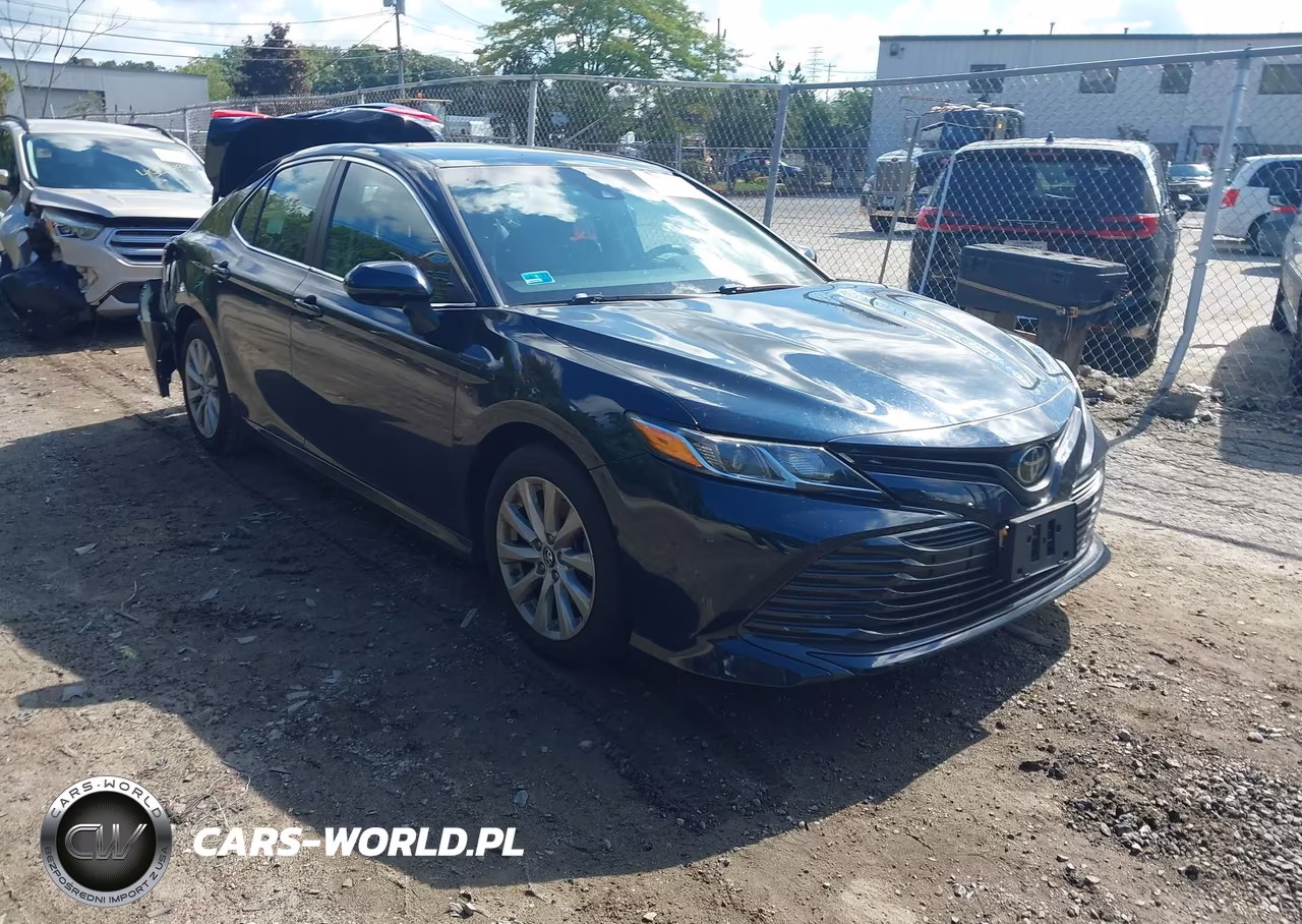 2018 Toyota Camry Le – zdjęcie 1 z 17