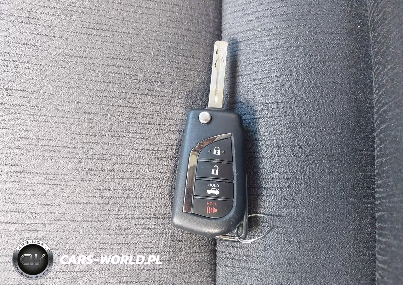 2018 Toyota Camry Le VIN:4T1B11HK4JU593076 - 11