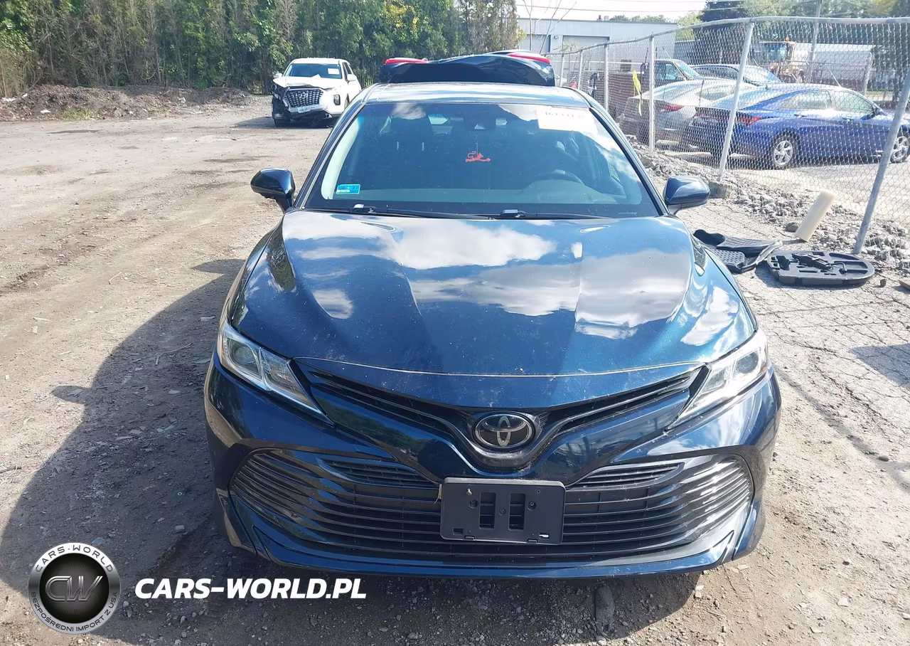 2018 Toyota Camry Le VIN:4T1B11HK4JU593076 - 12