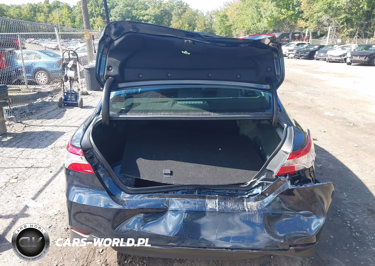 2018 Toyota Camry Le VIN:4T1B11HK4JU593076 - 16