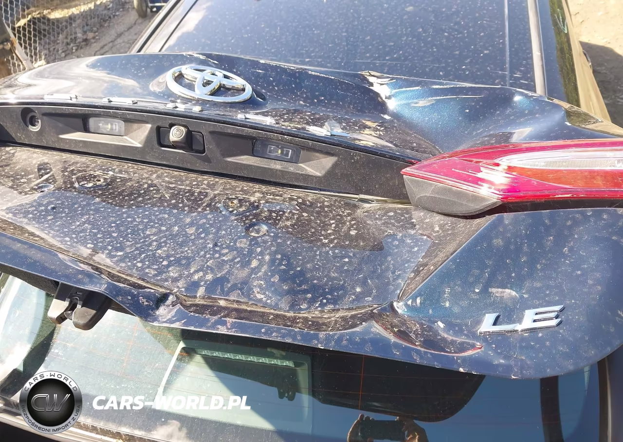 2018 Toyota Camry Le VIN:4T1B11HK4JU593076 - 17