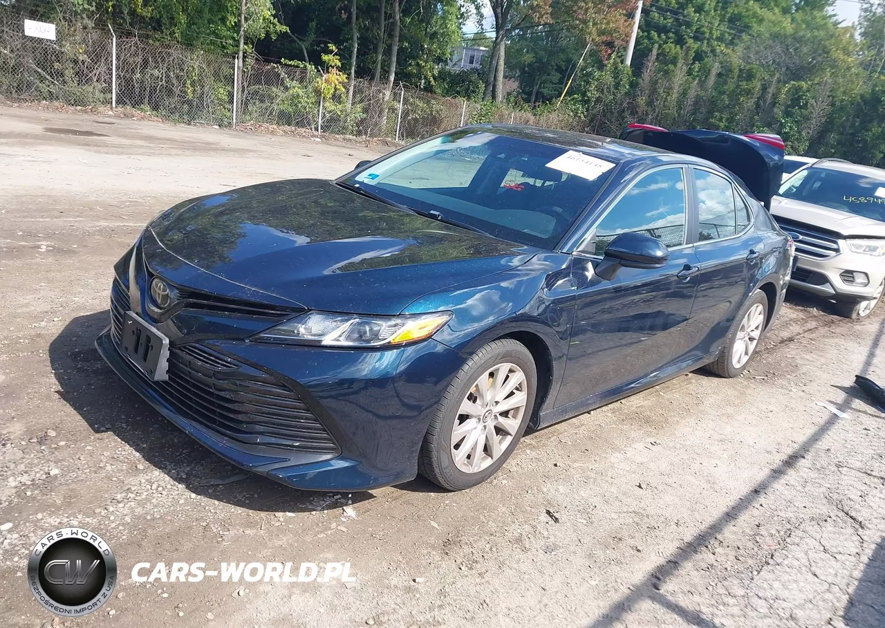 2018 Toyota Camry Le VIN:4T1B11HK4JU593076 - 2