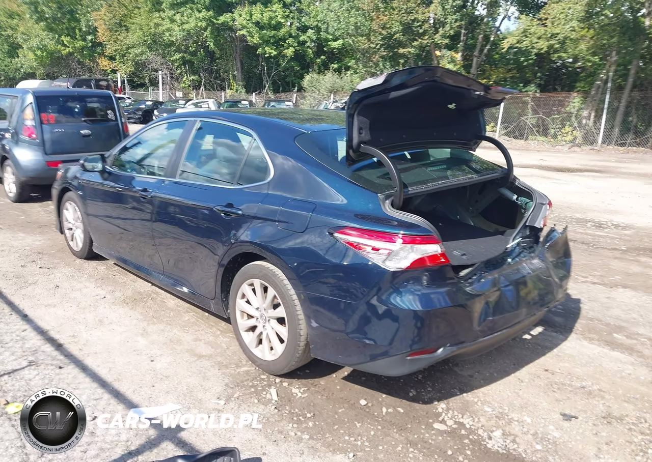2018 Toyota Camry Le VIN:4T1B11HK4JU593076 - 3