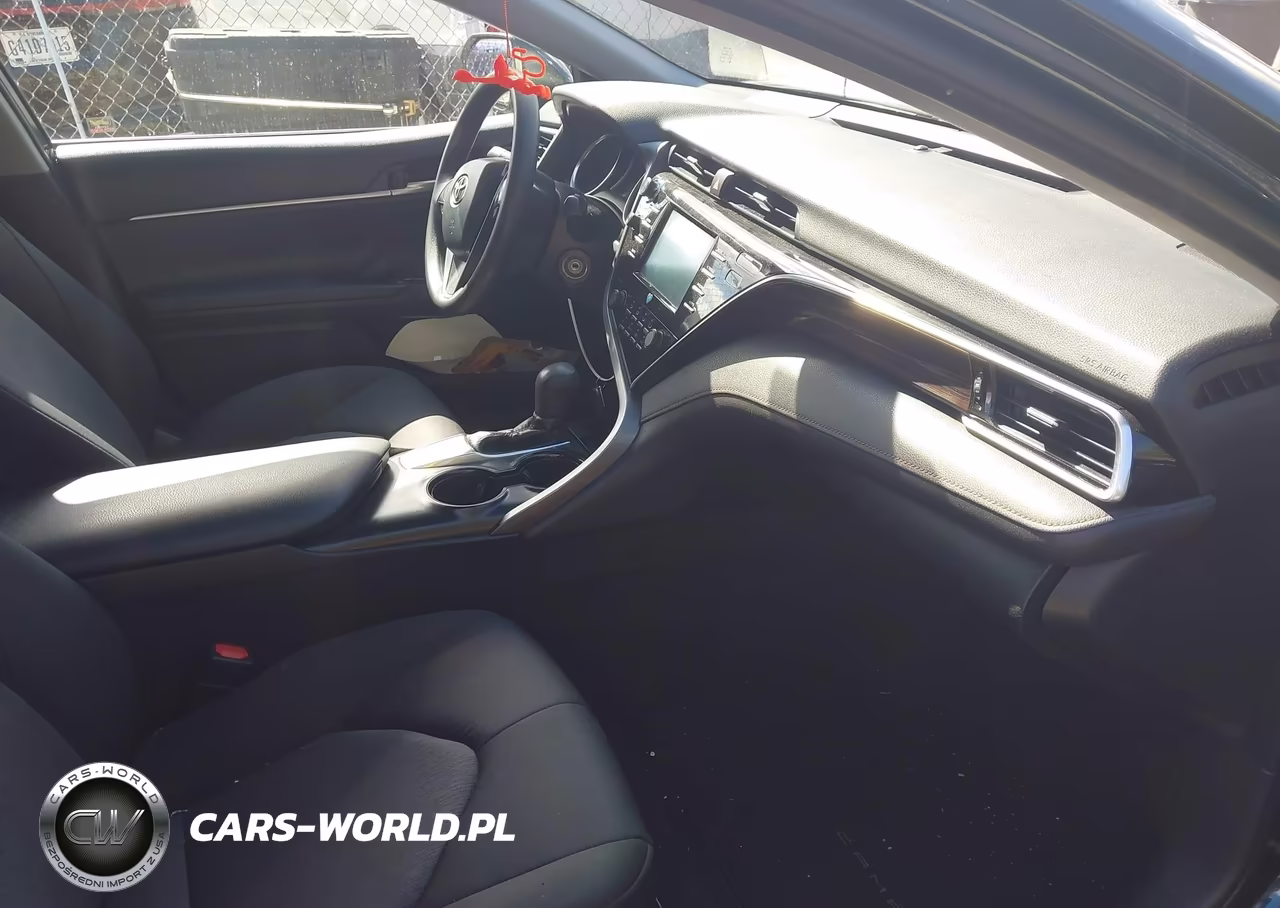 2018 Toyota Camry Le VIN:4T1B11HK4JU593076 - 5