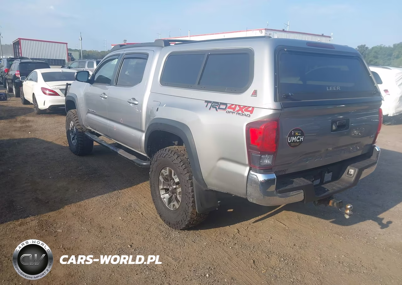 2018 Toyota Tacoma Trd Off Road VIN:5TFCZ5AN5JX122923 - 3