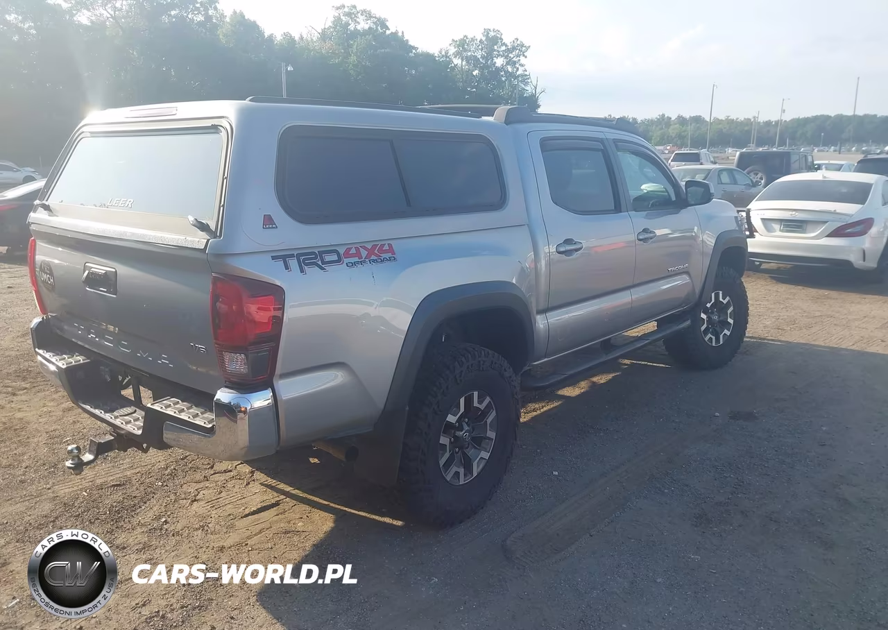 2018 Toyota Tacoma Trd Off Road VIN:5TFCZ5AN5JX122923 - 4