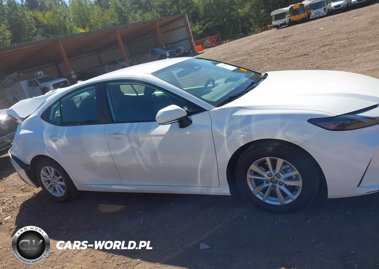 2025 Toyota Camry Le VIN:4T1DAACK2SU617697 - 13