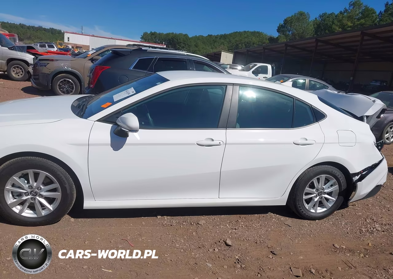 2025 Toyota Camry Le VIN:4T1DAACK2SU617697 - 14