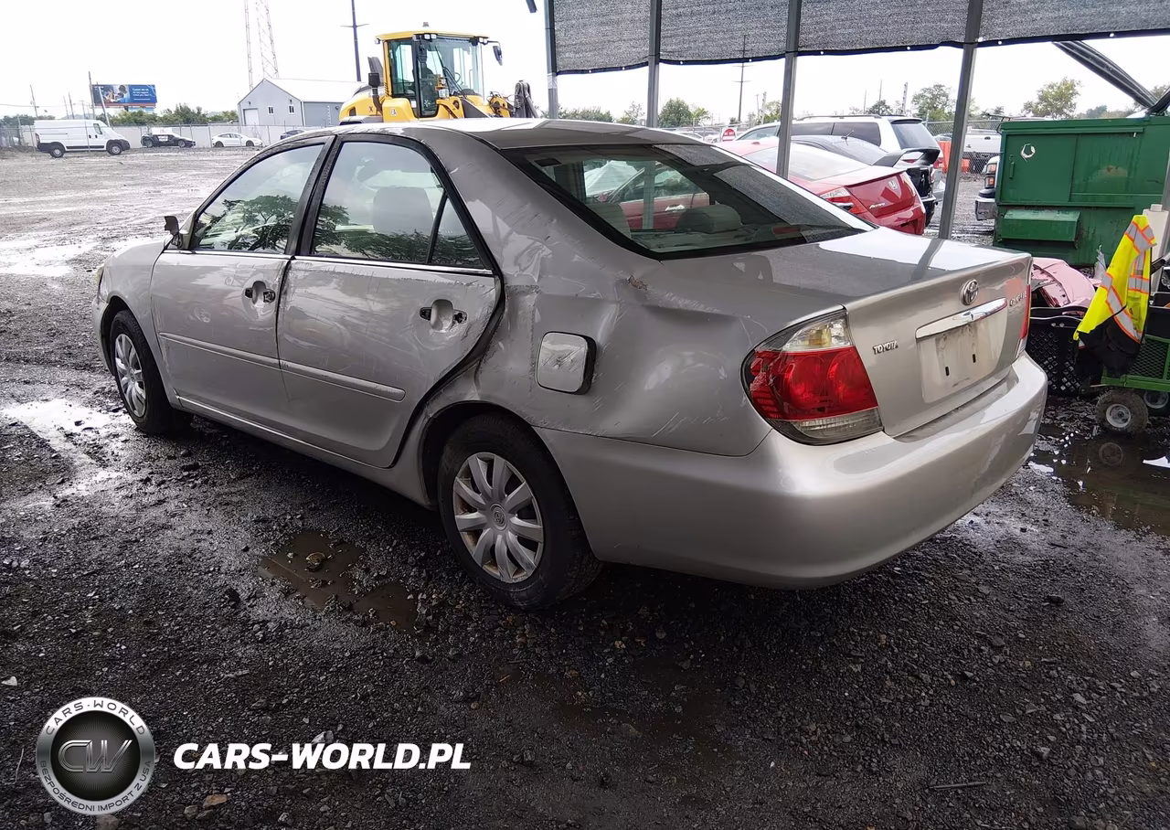 2005 Toyota Camry Le VIN:4T1BE32K25U520268 - 3