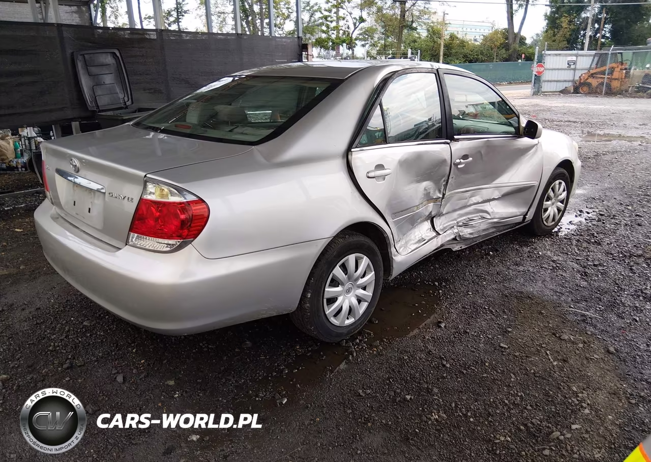 2005 Toyota Camry Le VIN:4T1BE32K25U520268 - 4