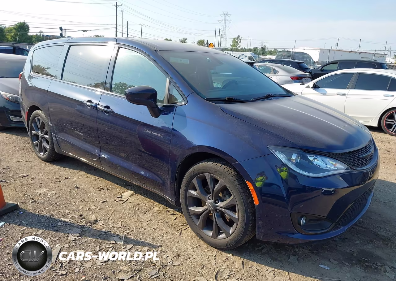 2019 Chrysler Pacifica Touring Plus VIN:2C4RC1FG5KR742024 - 1