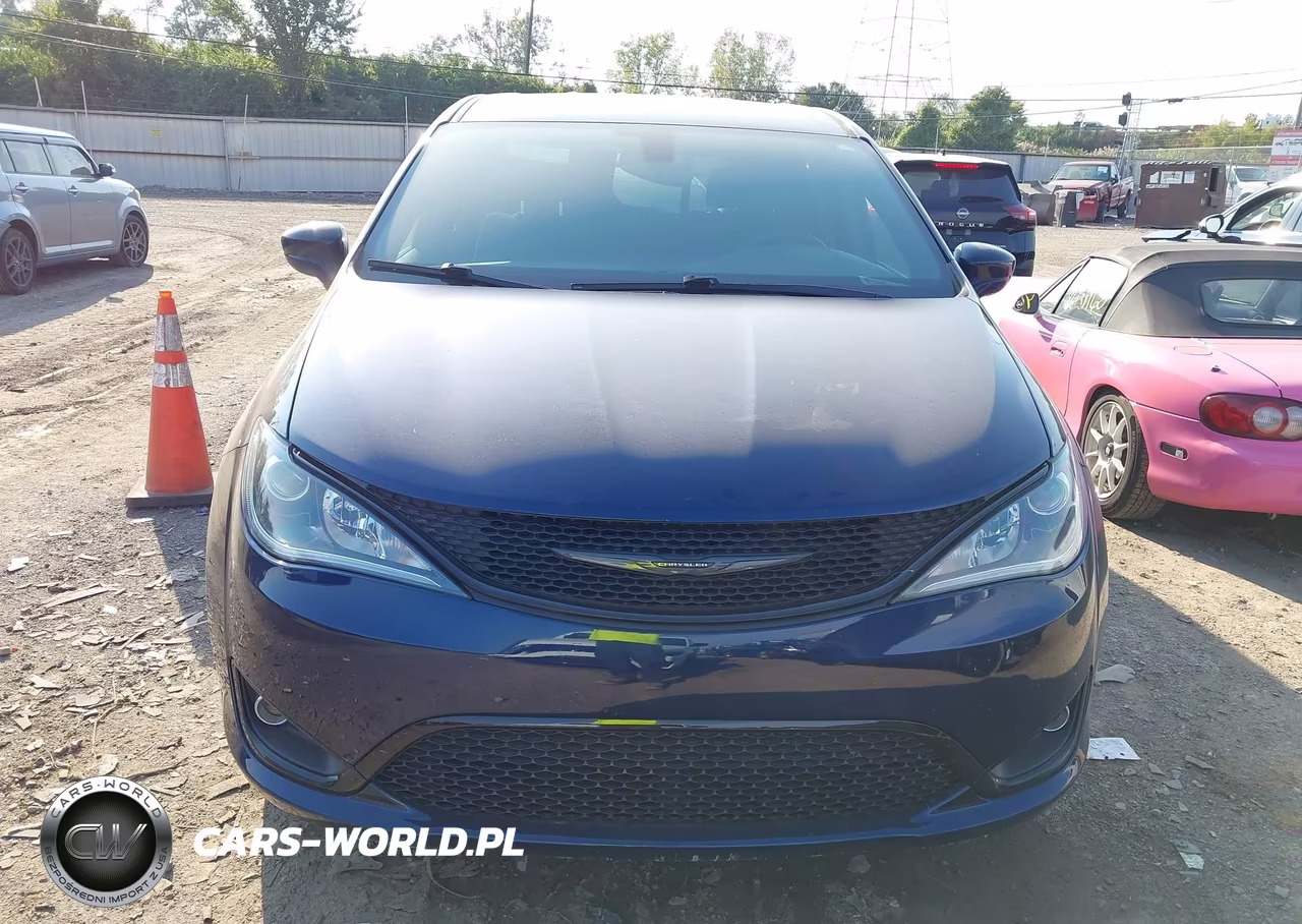 2019 Chrysler Pacifica Touring Plus VIN:2C4RC1FG5KR742024 - 12