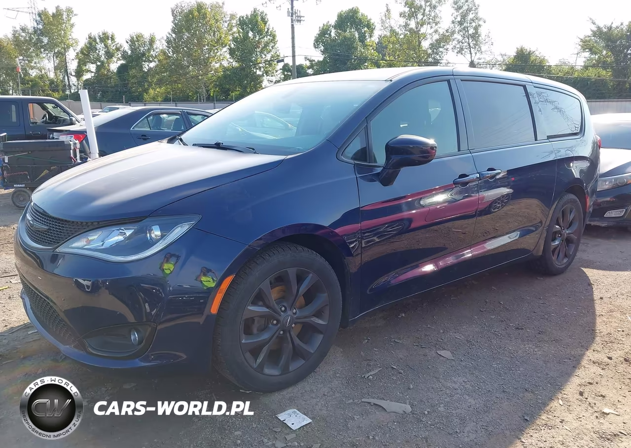 2019 Chrysler Pacifica Touring Plus VIN:2C4RC1FG5KR742024 - 2