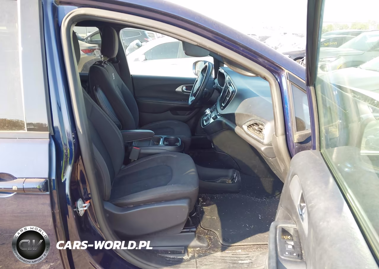 2019 Chrysler Pacifica Touring Plus VIN:2C4RC1FG5KR742024 - 5